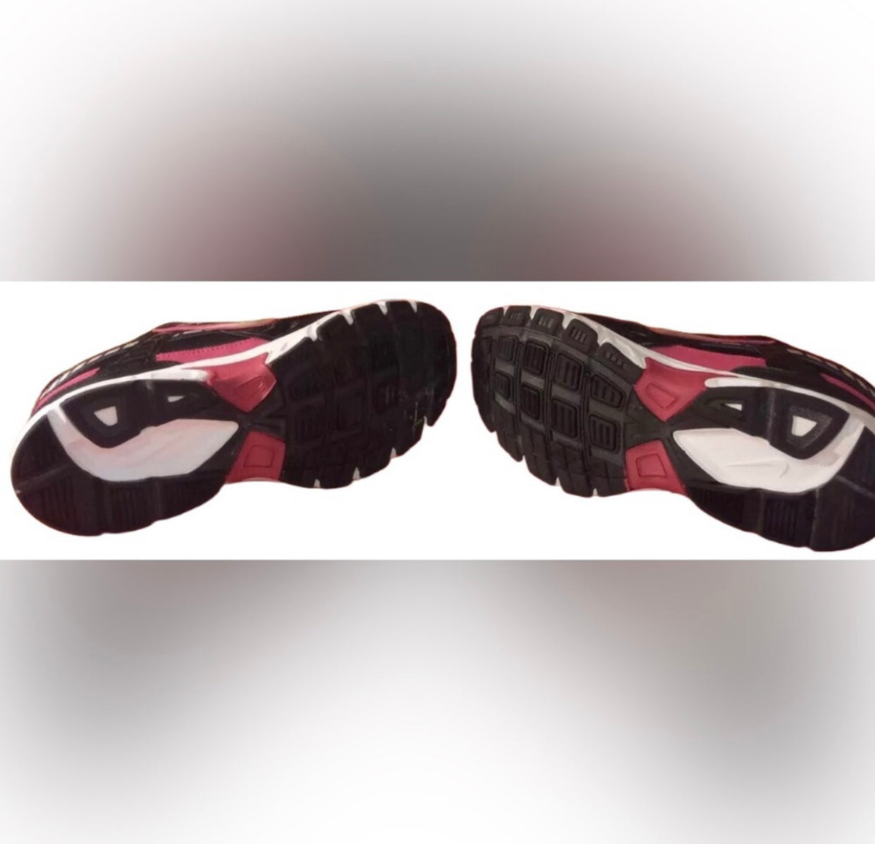 Pink&Black Nike’s Size 8